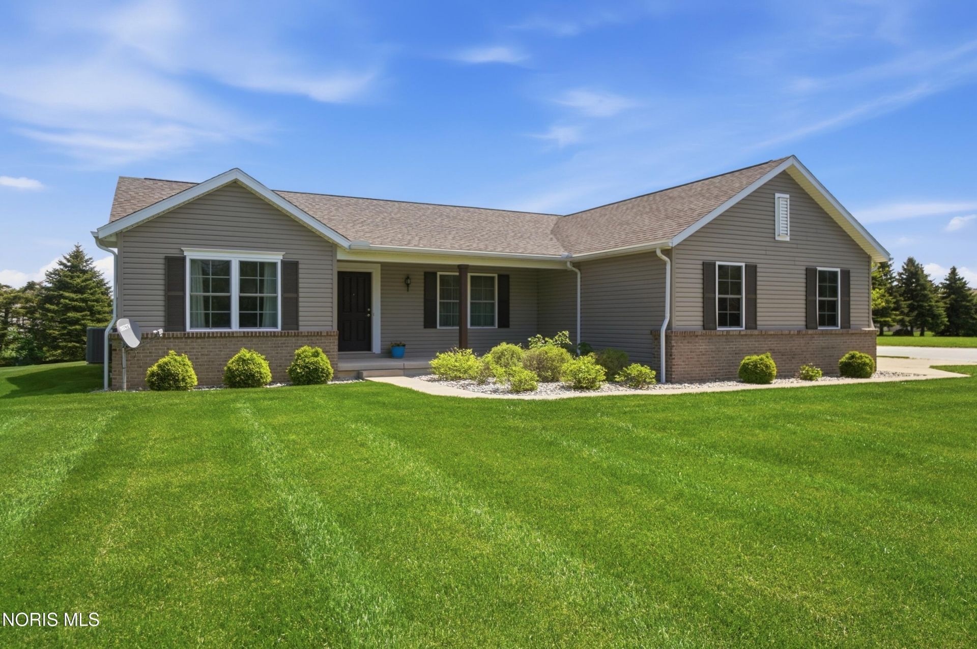 5980 Arapaho Avenue, Walbridge, OH 43465 Main Photo