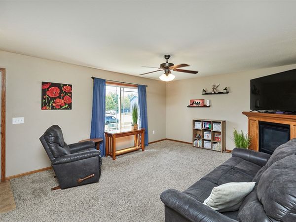 1706 E Boston Avenue, Indianola, IA 50125
