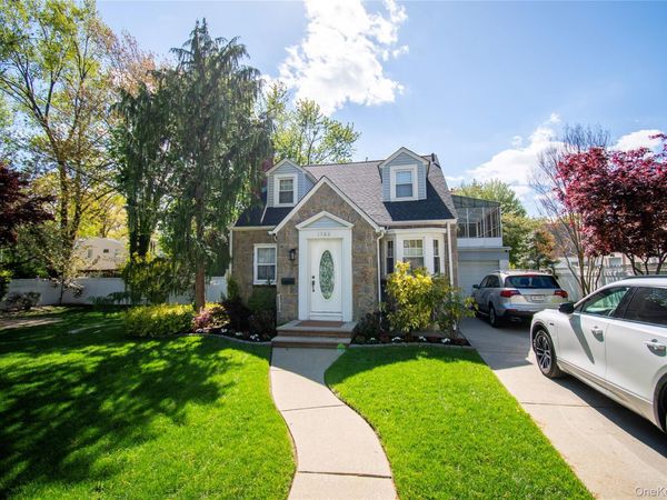 1360 Beulah Court , Baldwin, NY 11510