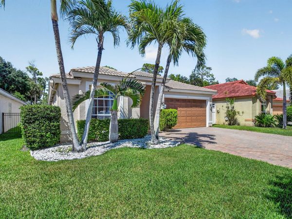221 Preserve Court, Royal Palm Beach, FL 33411