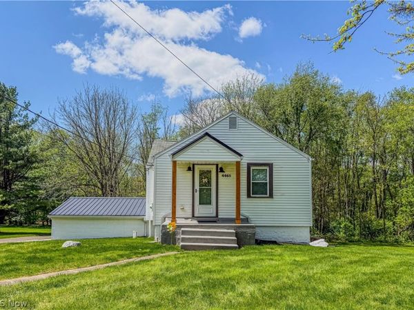 4465 Eastland Avenue NE, Louisville, OH 44641