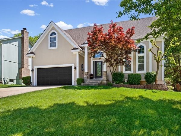 1213 SW Persels Road, Lee's Summit, MO 64081