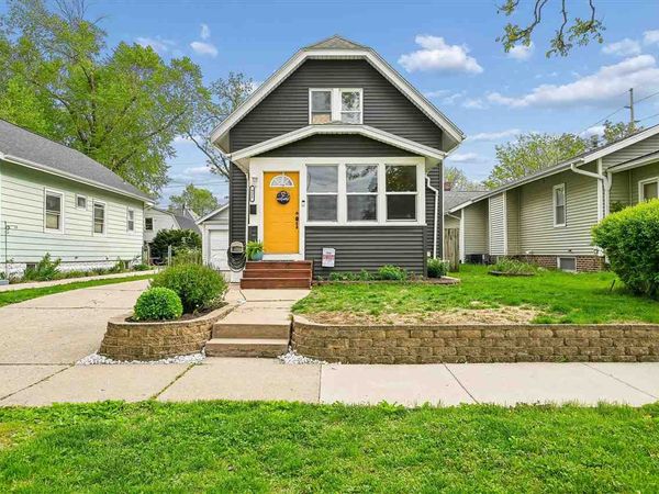 921 NW H Ave, Cedar Rapids, IA 52405
