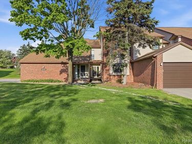 6680 Ridgefield Circle, West Bloomfield Twp, MI 48322