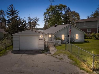 8294 Lagoon Street, Commerce Twp, MI 48382