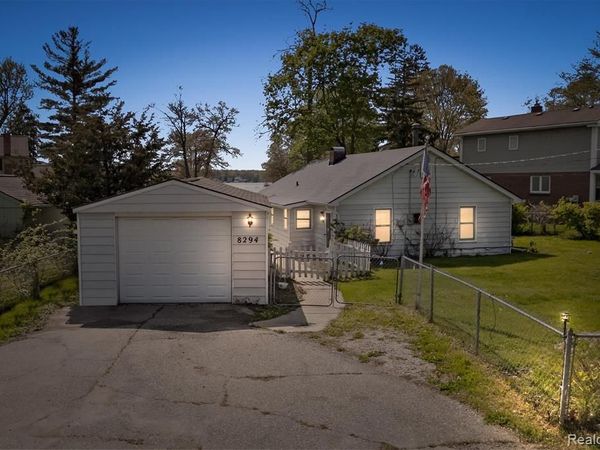 8294 Lagoon Street, Commerce Twp, MI 48382