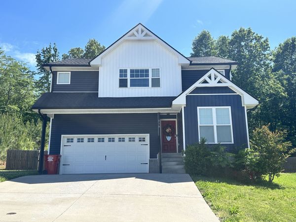 516 Woodtrace Dr, Clarksville, TN 37042