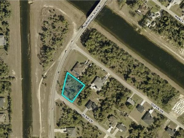2720 Rena LN, LEHIGH ACRES, FL 33971