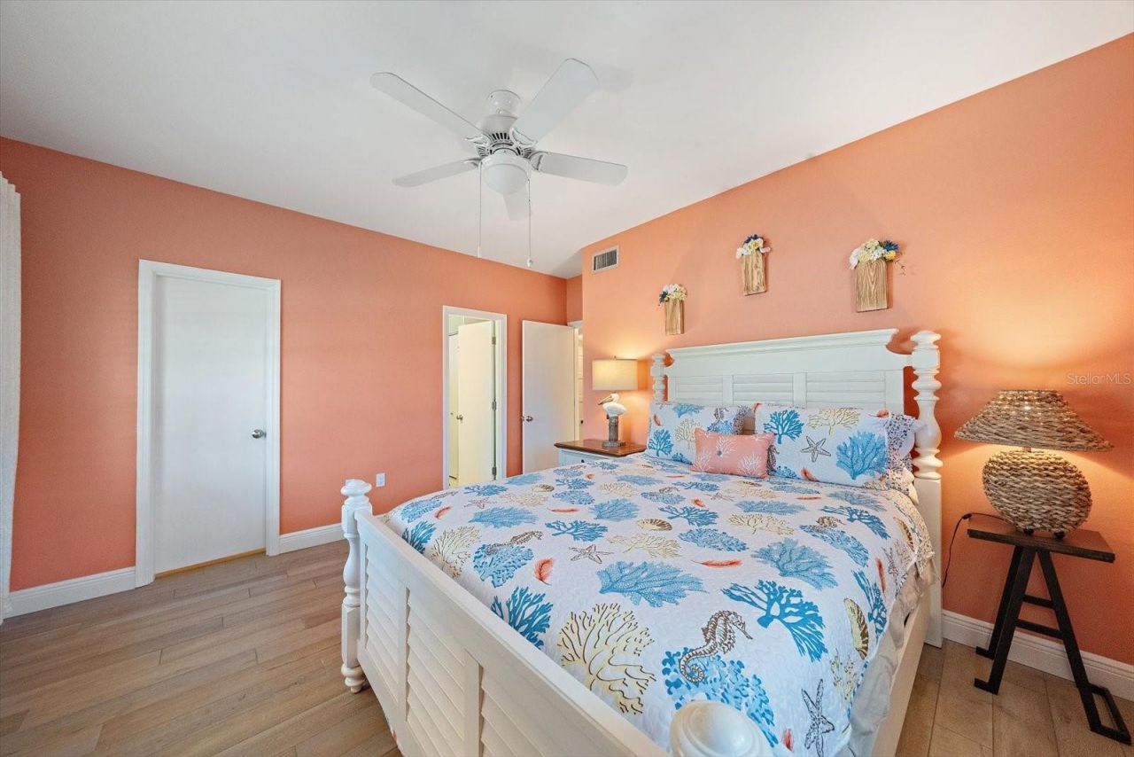 5869 Tidewood Avenue, Unit 7, Sarasota, FL 34231 Photo