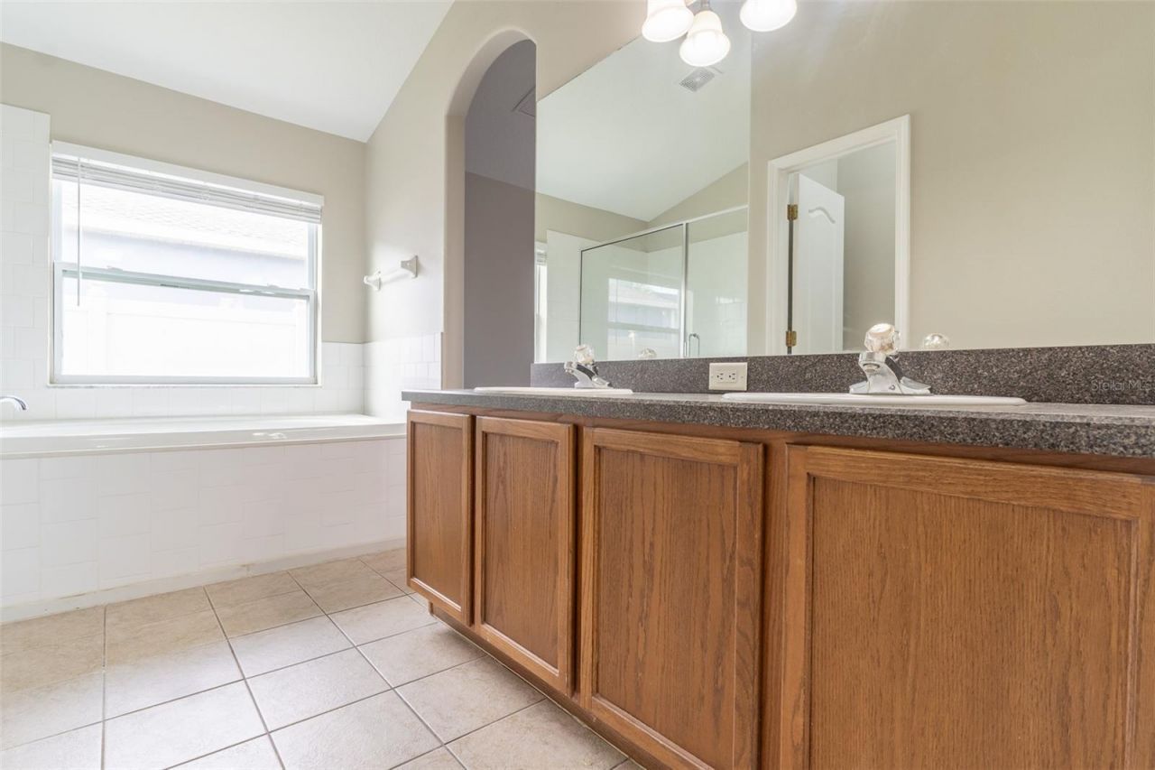 6806 Guilford Crest Drive, Apollo Beach, FL 33572 Photo