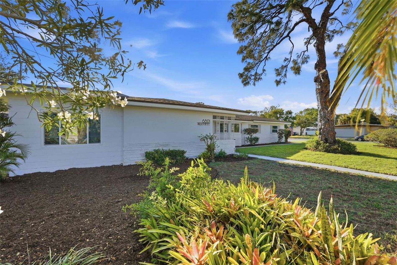 6801 Pinellas Point Drive S, Saint Petersburg, FL 33712 Photo