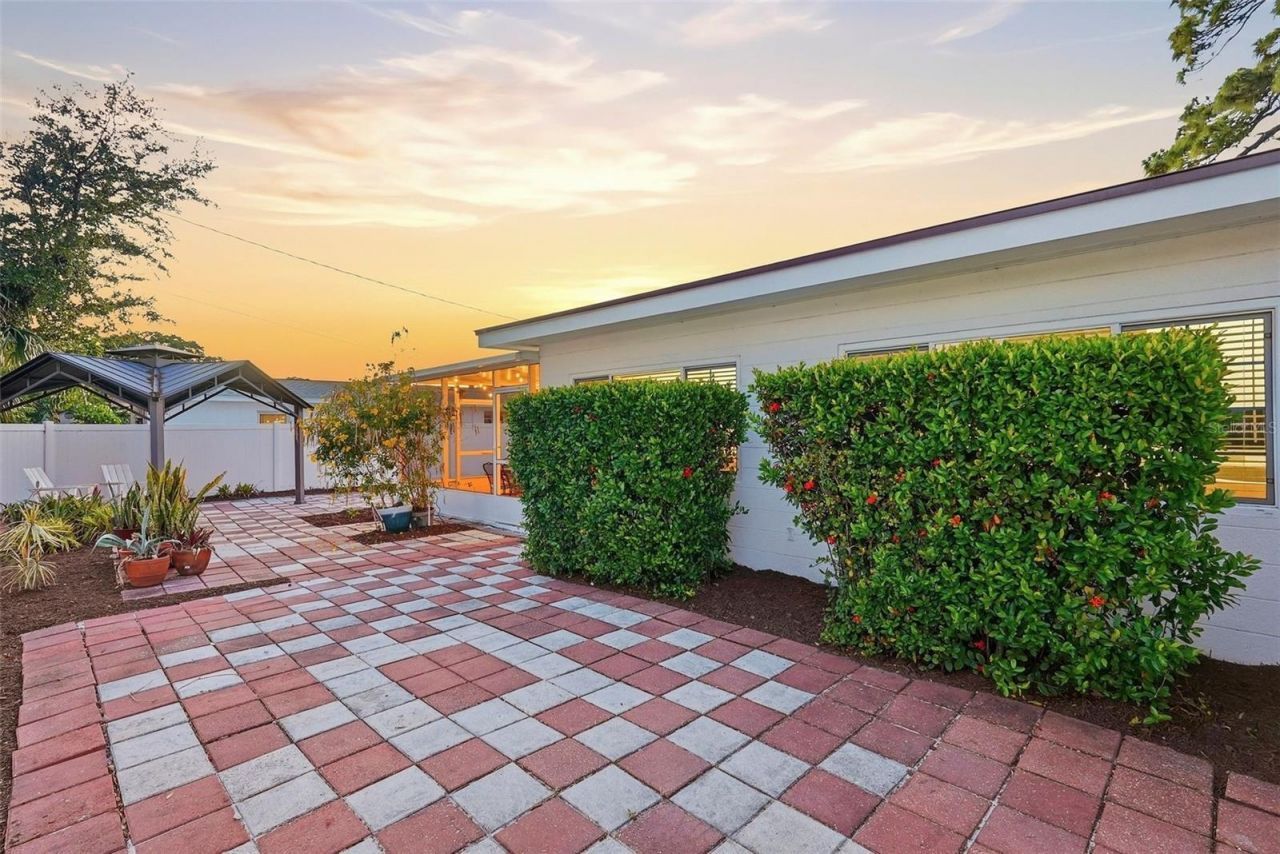 6801 Pinellas Point Drive S, Saint Petersburg, FL 33712 Photo