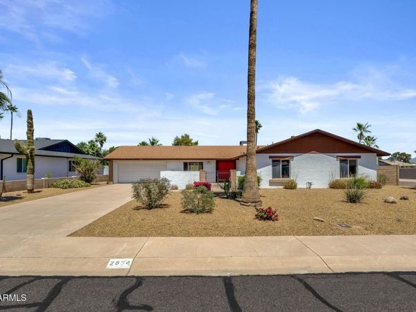 2834 E BERYL Avenue, Phoenix, AZ 85028