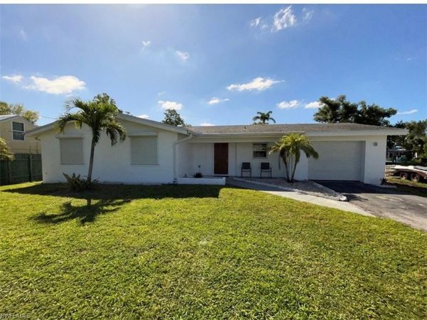 25 Estate DR , NORTH FORT MYERS, FL 33917