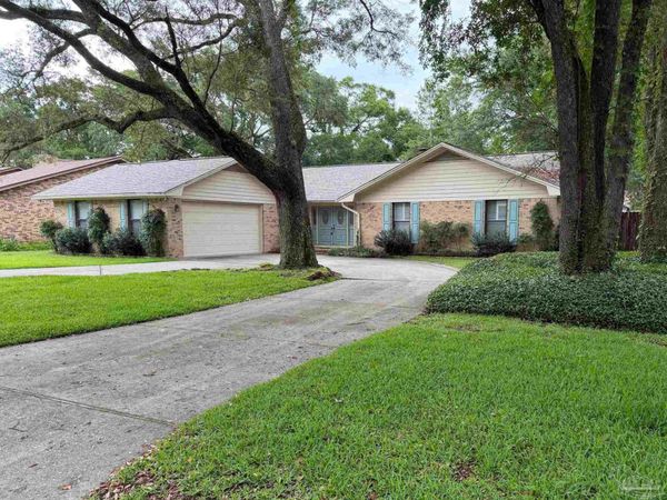 6260 Windwood Dr, Pensacola, FL 32504