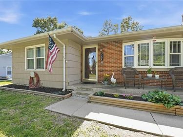 7502 N Wayne Avenue, Gladstone, MO 64118