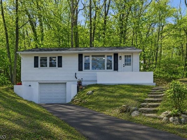 45 W Shawnee Trl, Jefferson, NJ 07885