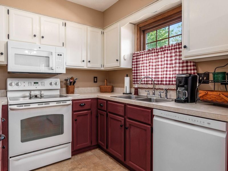 3930 Saddlehorn Drive, Columbus, OH 43221 Photo 10