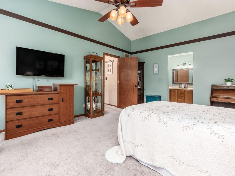 3930 Saddlehorn Drive, Columbus, OH 43221 Photo 16