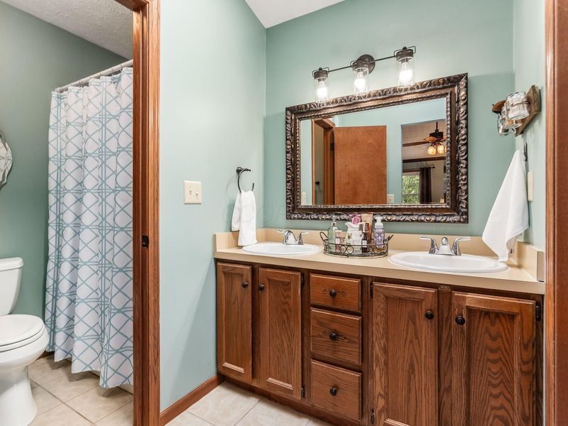 3930 Saddlehorn Drive, Columbus, OH 43221 Photo 21