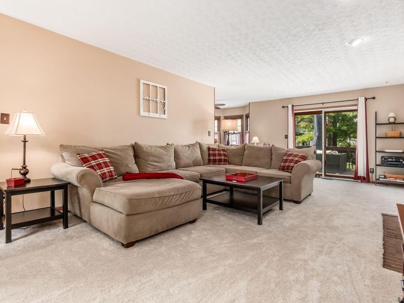 3930 Saddlehorn Drive, Columbus, OH 43221 Photo 3