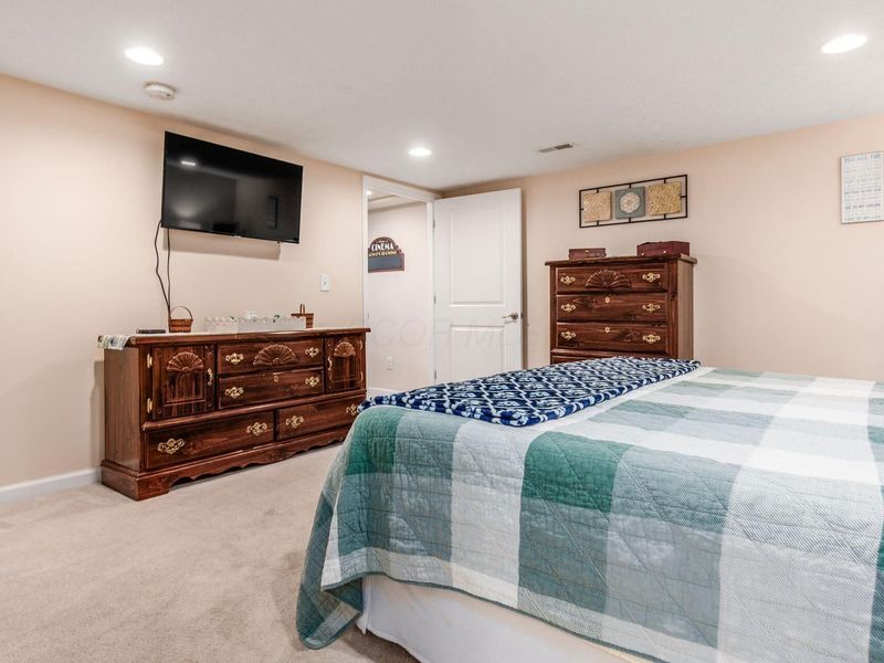3930 Saddlehorn Drive, Columbus, OH 43221 Photo 30