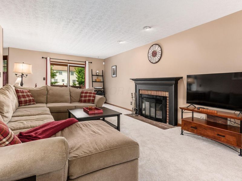 3930 Saddlehorn Drive, Columbus, OH 43221 Photo 4