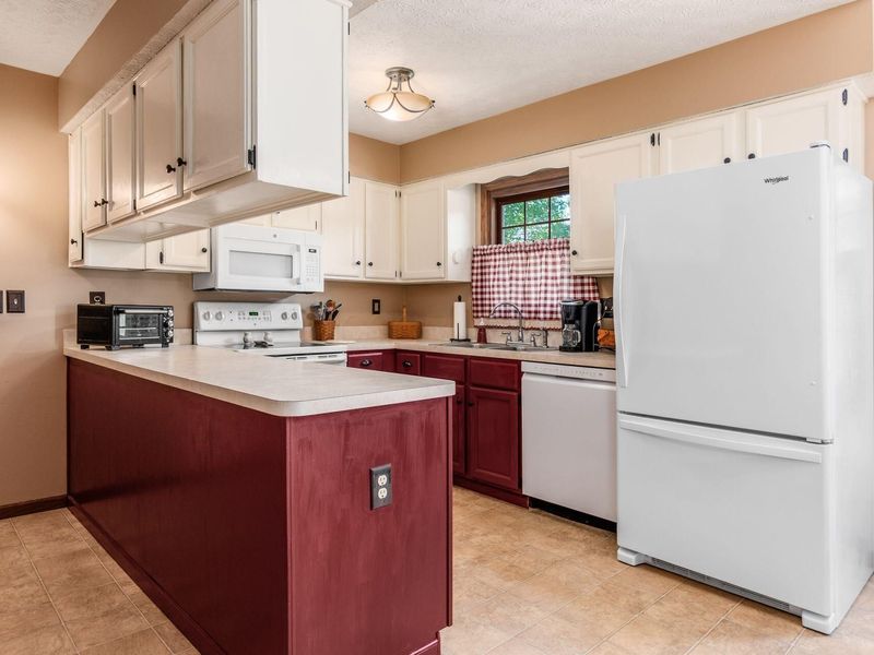 3930 Saddlehorn Drive, Columbus, OH 43221 Photo 9