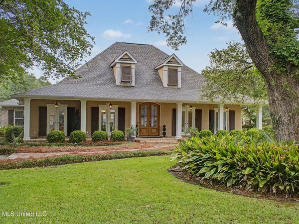 11750 River Estates Circle, Biloxi, MS 39532