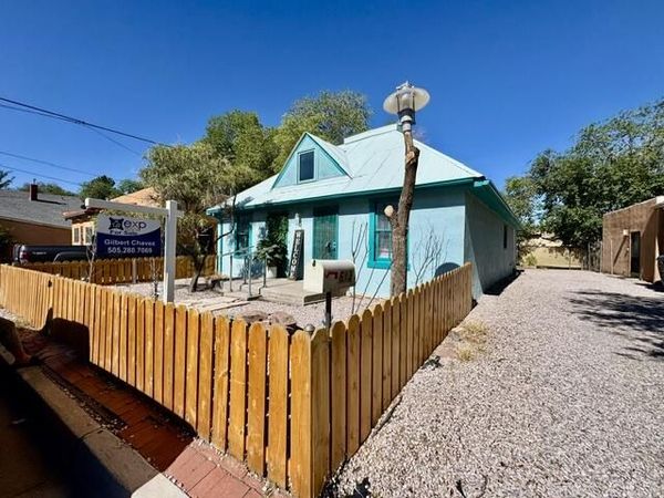 613 Keleher Avenue NW, Albuquerque, NM 87102