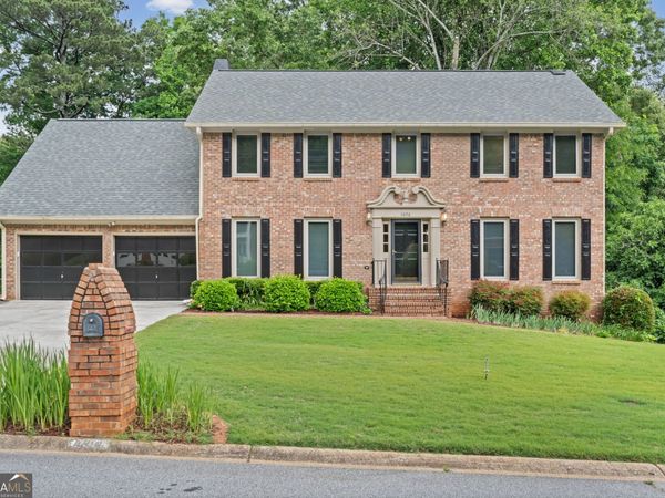 1090 Kelvington Way SW, Lilburn, GA 30047