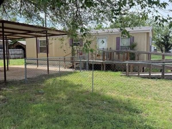 242 N Elm Street , Trent, TX 79561