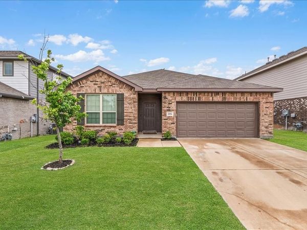 2856 Fox Trail Lane, Fort Worth, TX 76108