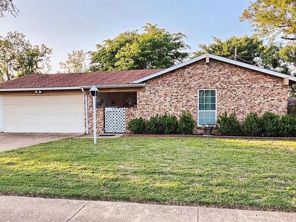 2017 Meadow Glen , Irving, TX 75060