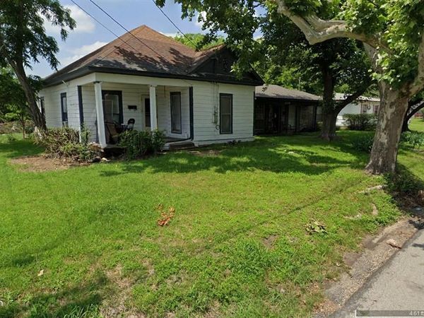 1210 W Brown Street, Ennis, TX 75119