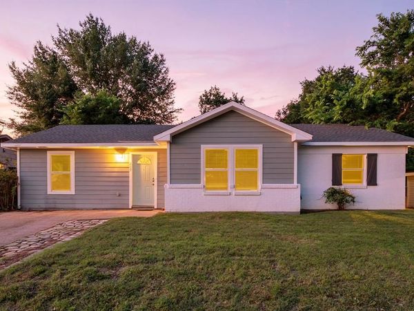 609 W Inwood Drive , Arlington, TX 76010