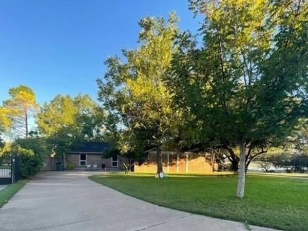 261 Timberlake Drive, Azle, TX 76020