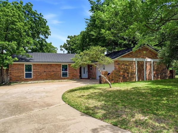 261 Timberlake Drive, Azle, TX 76020