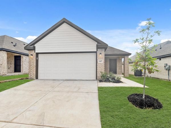 1607 Romans Road , Ennis, TX 75119