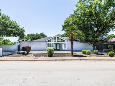 6954 Leameadow Drive, Dallas, TX 75248