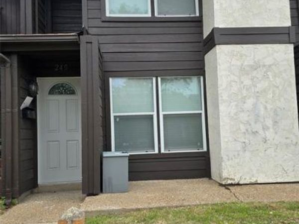 240 Rolling Hills Place, Lancaster, TX 75146
