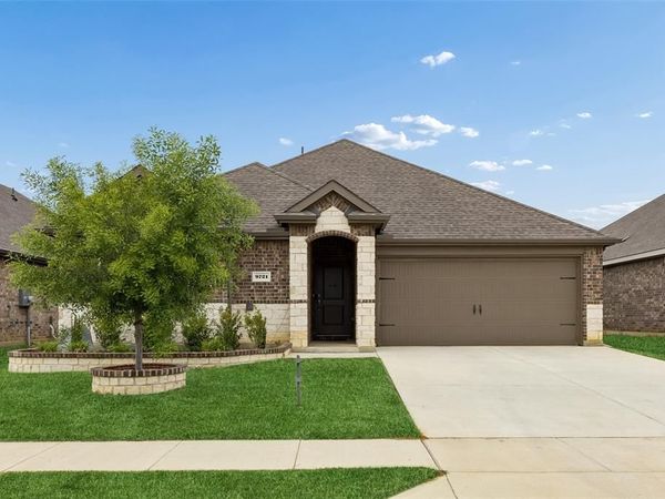 9721 Daisy Mae Lane, Aubrey, TX 76227