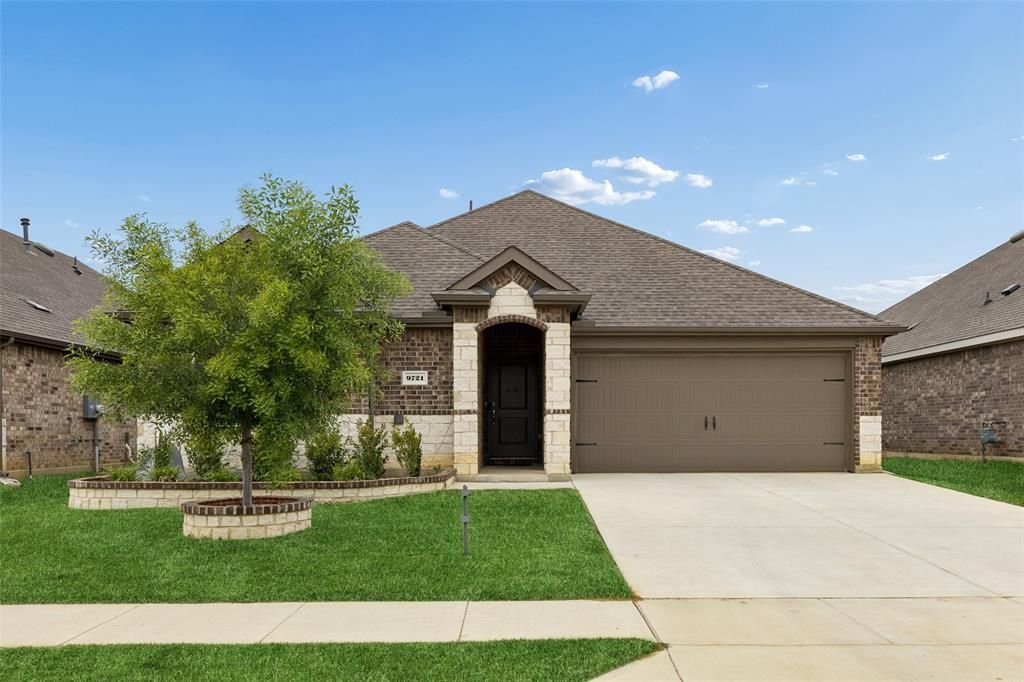 9721 Daisy Mae Lane, Aubrey, TX 76227 Main Photo
