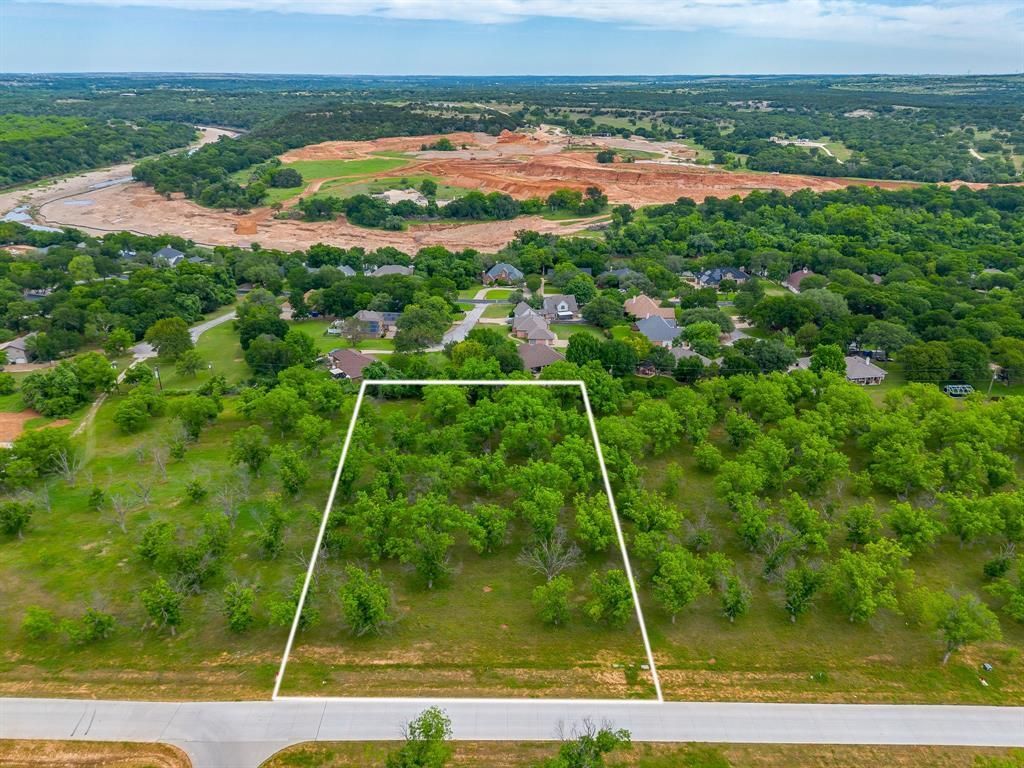 1000 E Landings N, Granbury, TX 76049 Main Photo