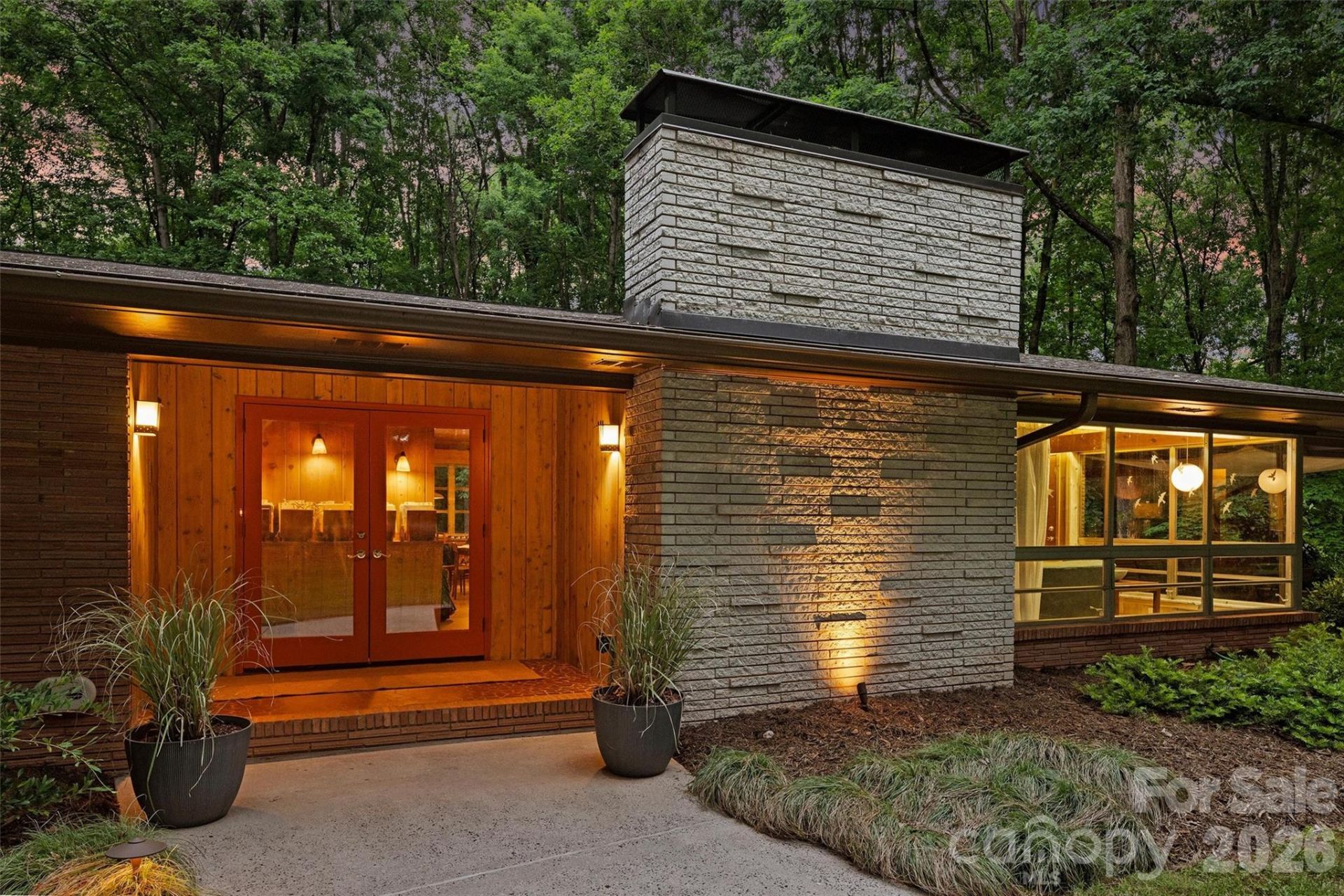 1916 Fair Forest Drive, Matthews, NC 28105 Main Photo