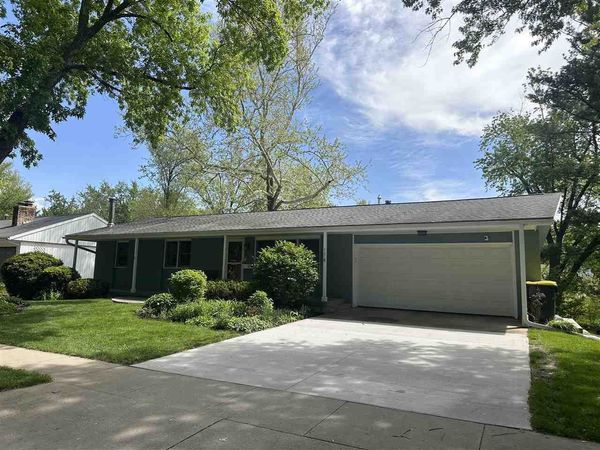 174 Shrader Rd, Iowa City, IA 52245