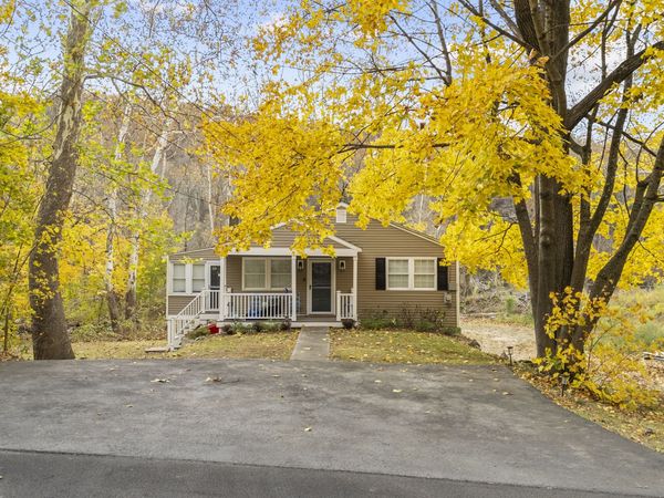 567 Roosevelt , Oxford, CT 06478