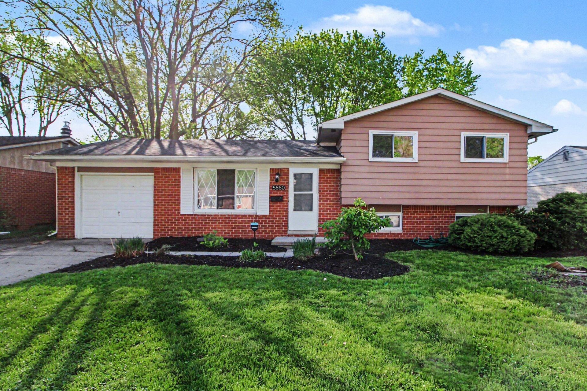 8880 Nottingham Drive, Ypsilanti, MI 48198 Main Photo