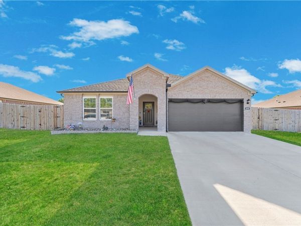 608 W Buffalo Avenue, Gentry, AR 72734