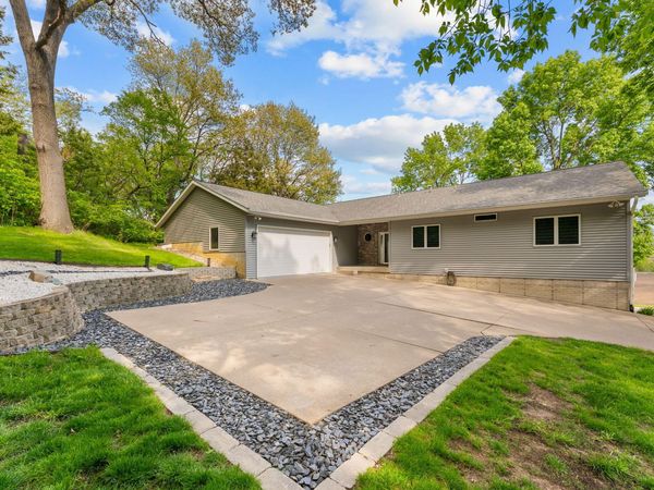 1325 E HWY 22, Muscatine, IA 52761